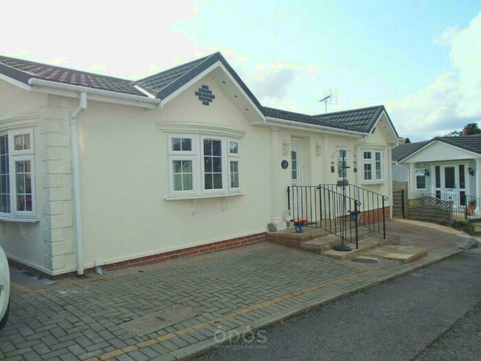 2 Bedroom Park Home For Sale In Cotswold Manor Country Park, Stratford Bridge, Ripple, Tewkesbury, Gloucestershire, GL20