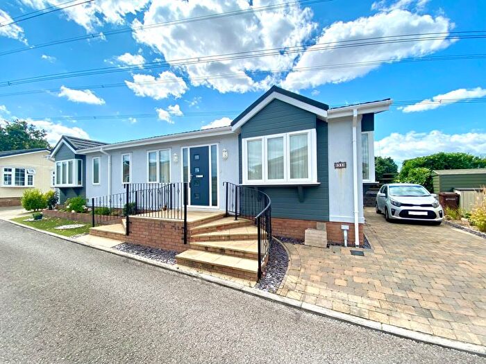 2 Bedroom Park Home For Sale In Wickham Court, Southwick Road, North Boarhunt, PO17