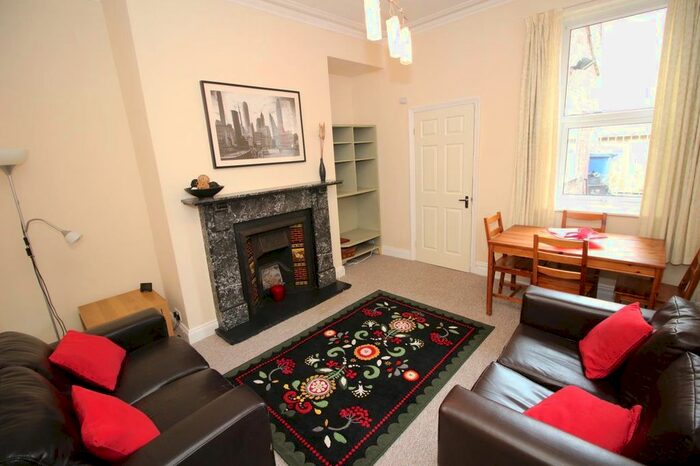 2 Bedroom Flat To Rent In Kelvin Grove, Sandyford, Newcastle Upon Tyne, NE2