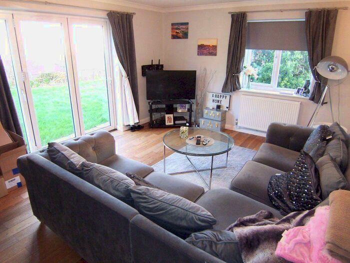 2 Bedroom Maisonette To Rent In Chessington Close, Epsom, KT19