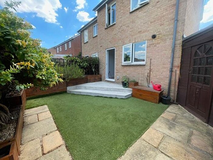 2 Bedroom Property To Rent In Highgrove Close, Calne, SN11
