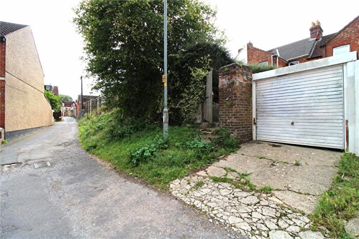 3 Bedroom Terraced House For Sale In Hythe Road, Old Town, Swindon, Wiltshire, SN1
