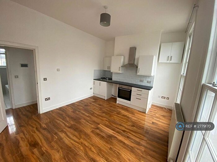 3 Bedroom Flat To Rent In Parrock Street, Gravesend, DA12
