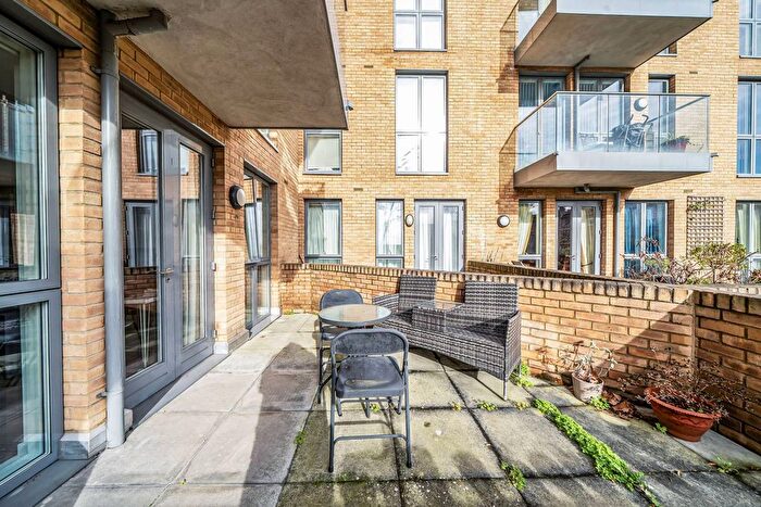 1 Bedroom Flat To Rent In Goldhawk Road, Hammersmith, London, W12