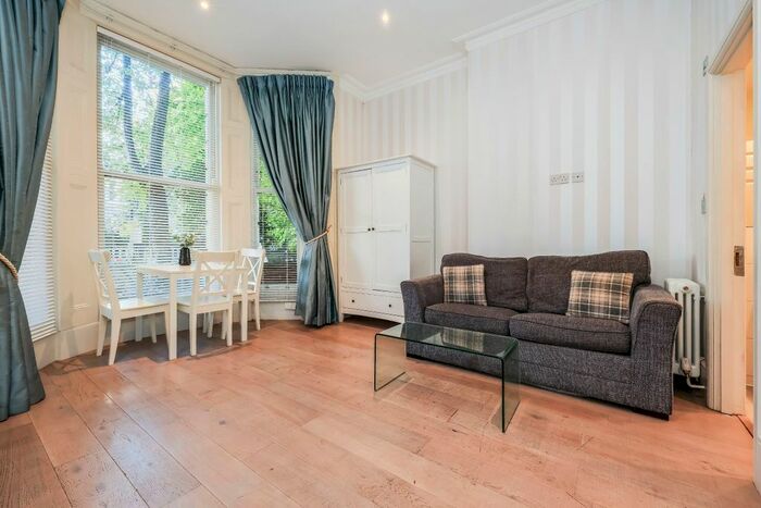Studio To Rent In Elsham Road, London, W14