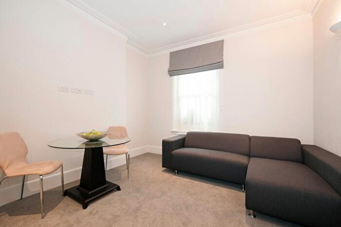 1 Bedroom Apartment To Rent In Bell Street, Marylebone, London, NW1