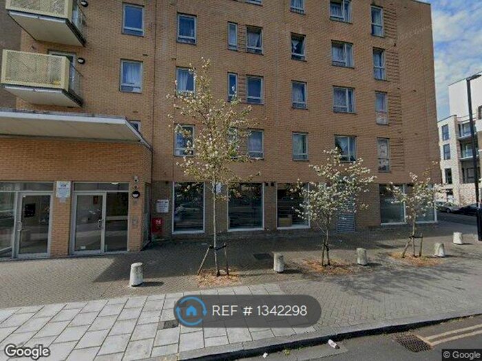 2 Bedroom Flat To Rent In Poppy Court, London, SE8