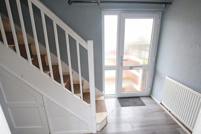 3 Bedroom Semi-detached House For Sale In Danesway, Doncaster, DN5