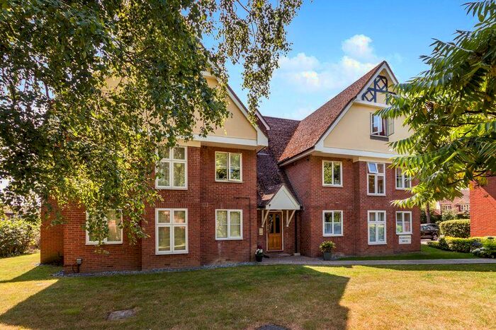2 Bedroom Apartment To Rent In Rectory Road, Wokingham, RG40