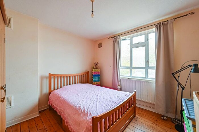 2 Bedroom Flat For Sale In Antenor House, Old Bethnal Green Road, Bethnal Green, London, E2