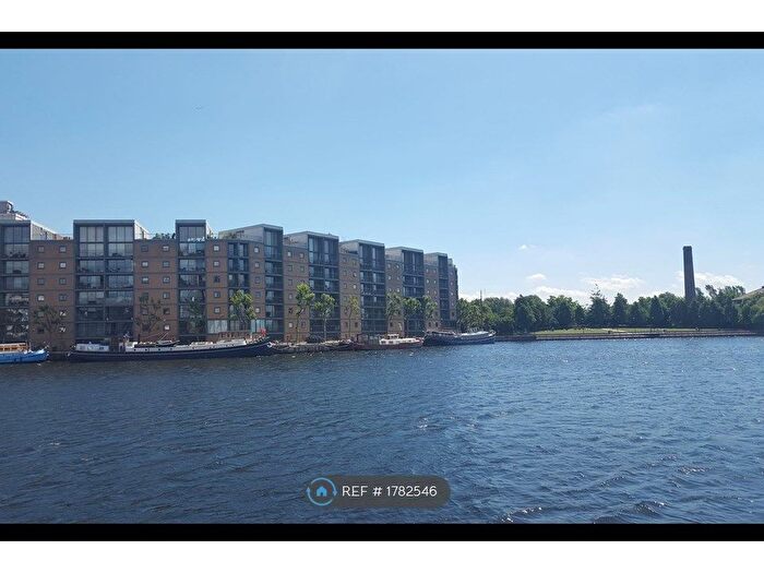 3 Bedroom Flat To Rent In Selsdon Way, London, E14