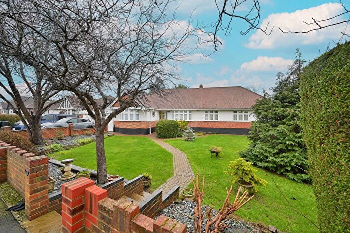 4 Bedroom Bungalow For Sale In Strangeways, Watford, WD17