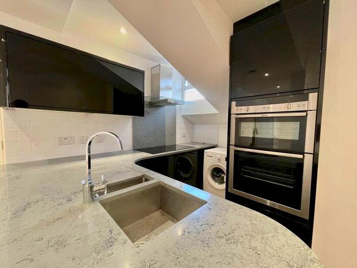 1 Bedroom Flat To Rent In Windsor Street, Uxbridge, UB8