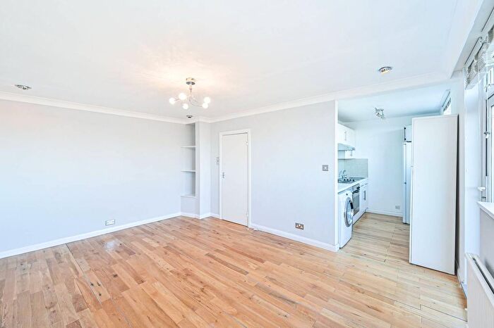 2 Bedroom Flat For Sale In Haverstock Hill, Hampstead, London, NW3