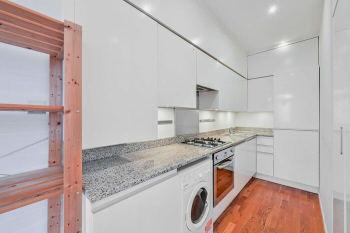 2 Bedroom Flat To Rent In Mitcham Lane, Furzedown, SW16