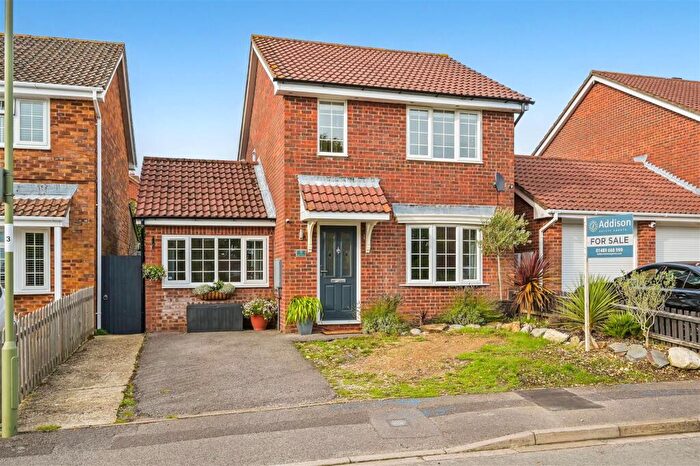 3 Bedroom Detached House For Sale In James Grieve Avenue, Locks Heath, SO31