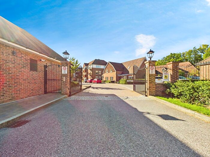 2 Bedroom Flat For Sale In Durrants Village, Faygate, RH12