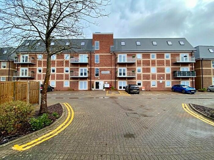 2 Bedroom Apartment To Rent In Alton Mews, Aylesbury, HP19