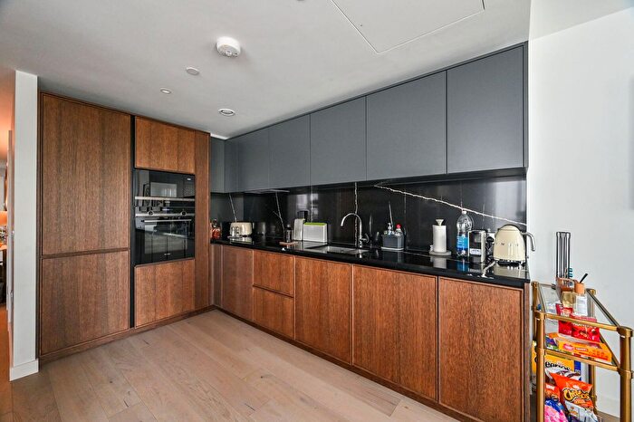 2 Bedroom Flat To Rent In Jubilee Walk, Holborn, London, WC1X