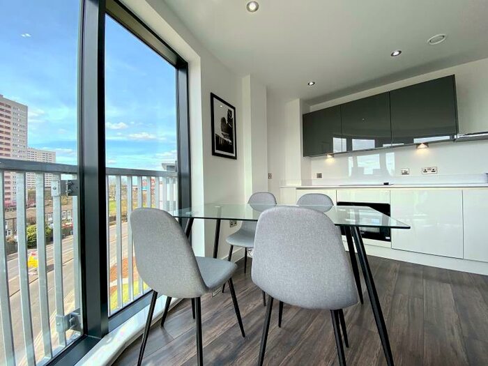 1 Bedroom Apartment To Rent In The Quadrant, Sand Pits, Birmingham, B1