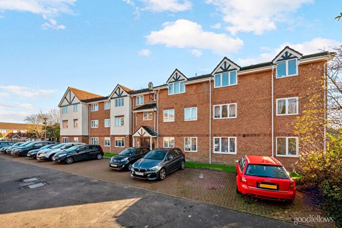 1 Bedroom Flat To Rent In Heathfield Drive, Mitcham, Surrey, CR4