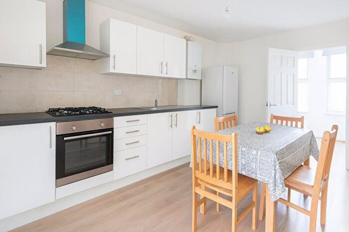 3 Bedroom Flat To Rent In Oulton Road, Tottenham, N15