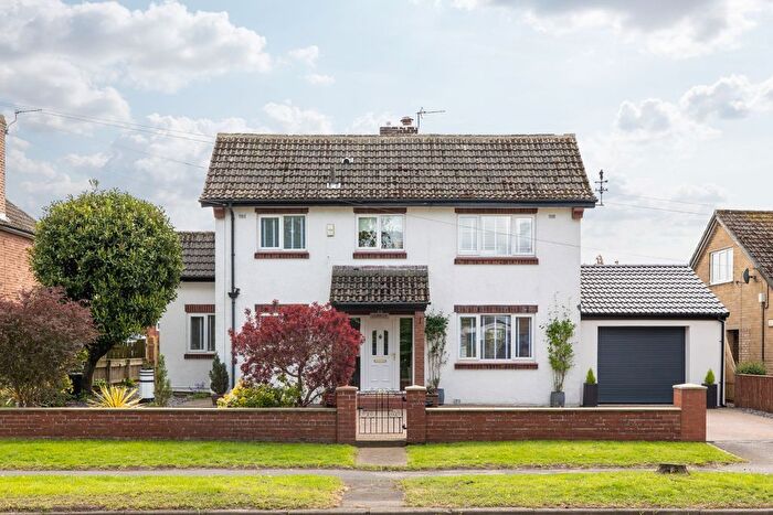 3 Bedroom Detached House For Sale In The Avenue, Pickering, YO18