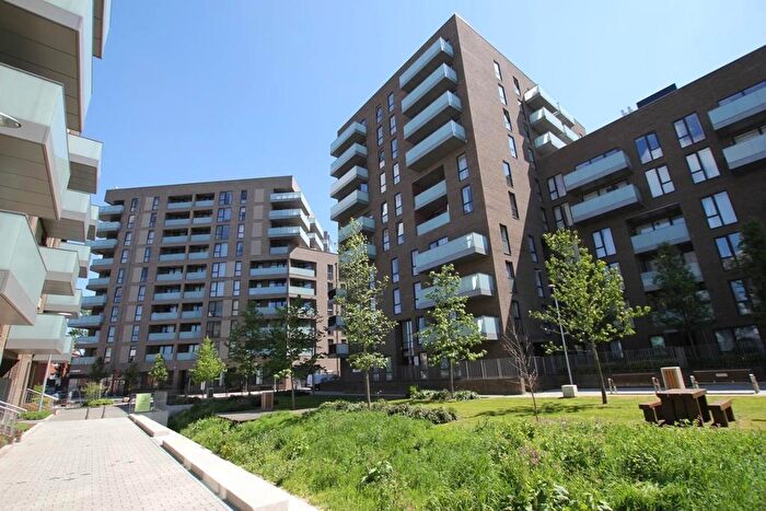 2 Bedroom Apartment To Rent In New Village Avenue, London, E14