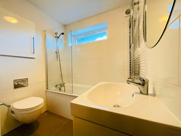 2 Bedroom Flat To Rent In Archway Road, London, N6