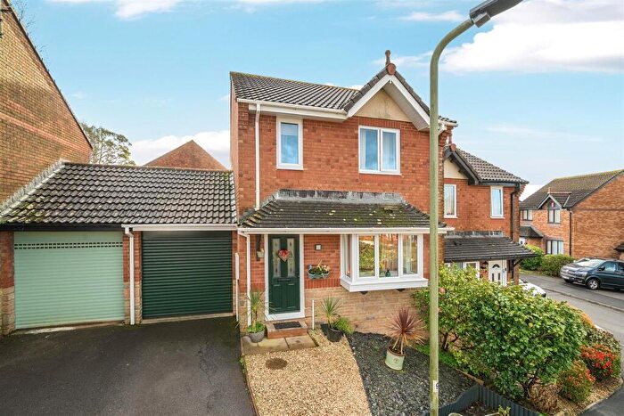 3 Bedroom Semi-Detached House For Sale In Pinehurst Way, Woodlands, Ivybridge, PL21