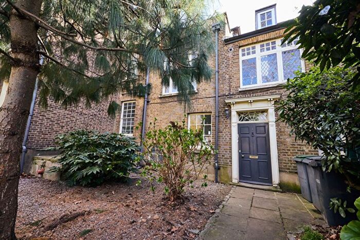 2 Bedroom Flat For Sale In Tottenham Green East, London, N15