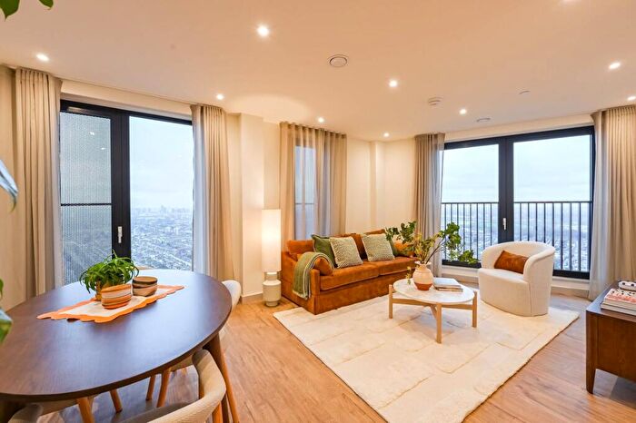 2 Bedroom Flat To Rent In The Eades, Walthamstow Central, Walthamstow, E17