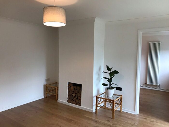 1 Bedroom Flat To Rent In West Cross, Swansea, SA3