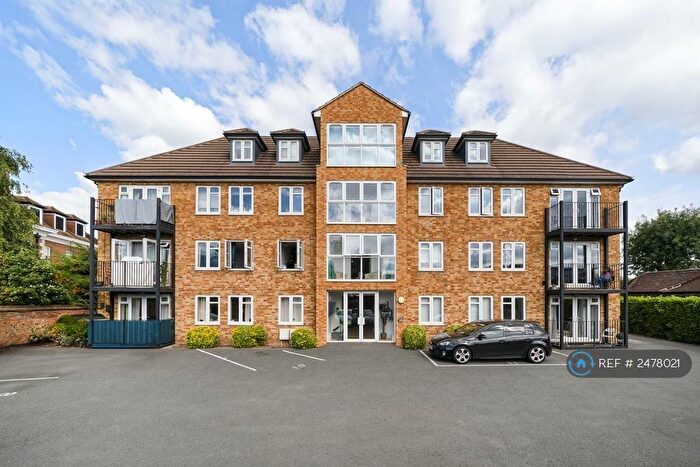 2 Bedroom Flat To Rent In Portsmouth Road, Cobham, KT11