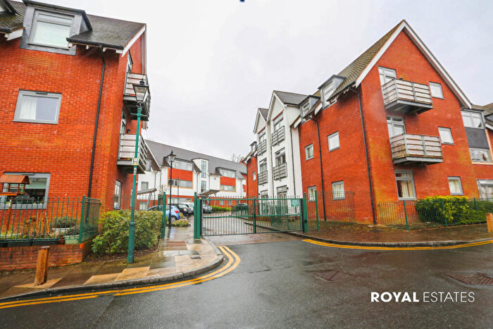 2 Bedroom Apartment To Rent In Griffin Close, Northfield, Birmingham, B31