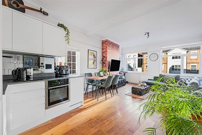 2 Bedroom Property For Sale In East End Road, Finchley Central, N3