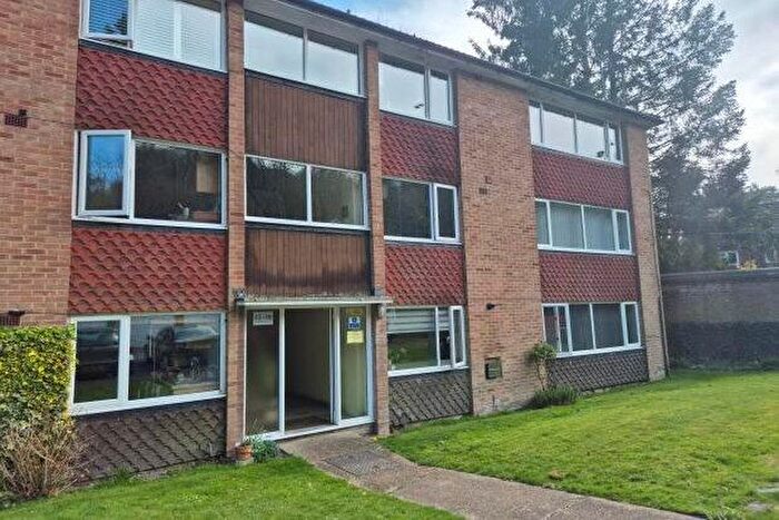 2 Bedroom Flat To Rent In High Trees Close, Caterham, CR3