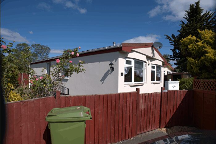 2 Bedroom Cottage For Sale In Harthurstfield Park, Cheltenham, GL51