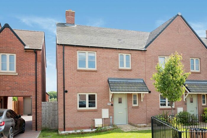 3 Bedroom End Of Terrace House For Sale In Holdenby Lane, Earls Barton, Northampton, NN6