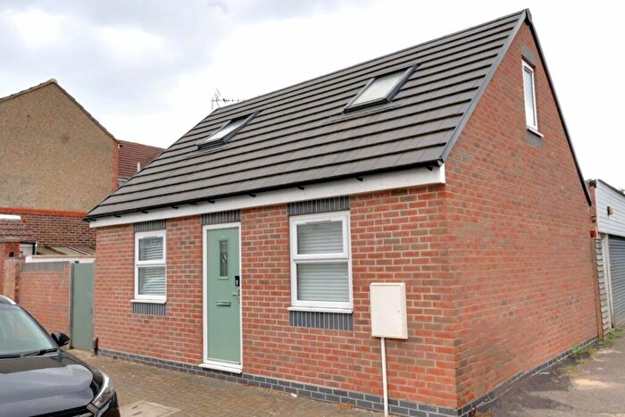 1 Bedroom Chalet To Rent In Domum Road, Portsmouth Unfurnished, PO2