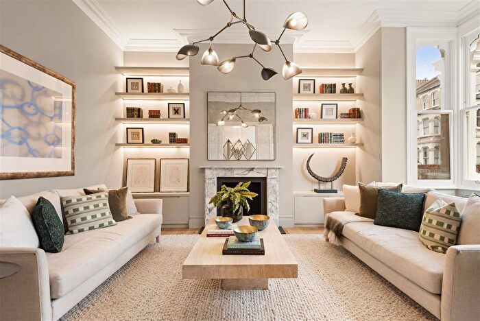 5 Bedroom End Of Terrace House For Sale In Lakeside Road, London, W14