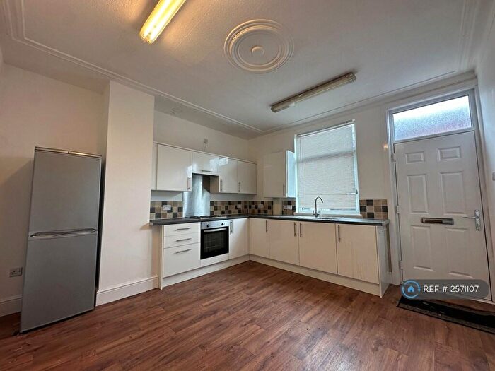 3 Bedroom Terraced House To Rent In Parkfield Road, Leeds, LS11