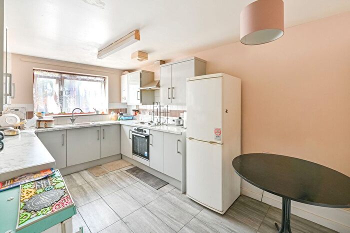 2 Bedroom Flat For Sale In Chandler Way, Peckham, London, SE15