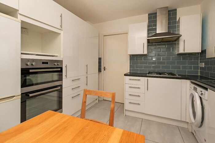 3 Bedroom Maisonette To Rent In Chingford Lane, Woodford Green, IG8