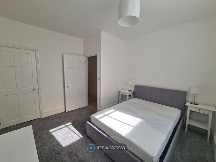 1 Bedroom Flat To Rent In Bow Common Lane, London, E3
