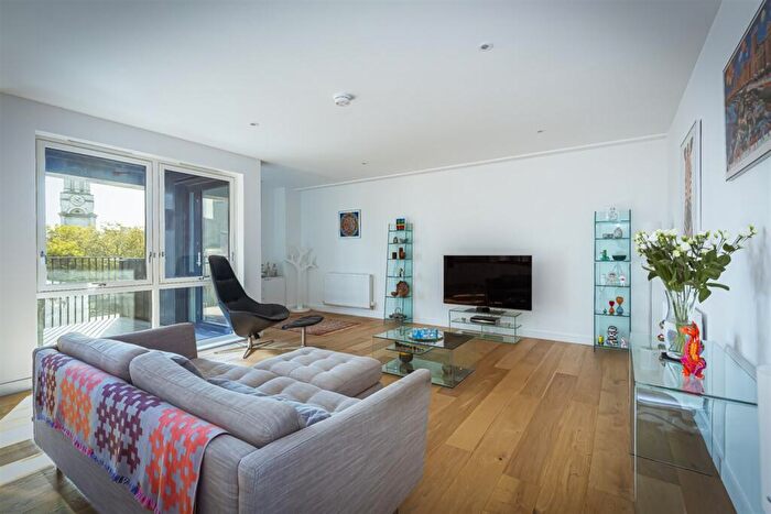 3 Bedroom Flat For Sale In Rope Court, E14