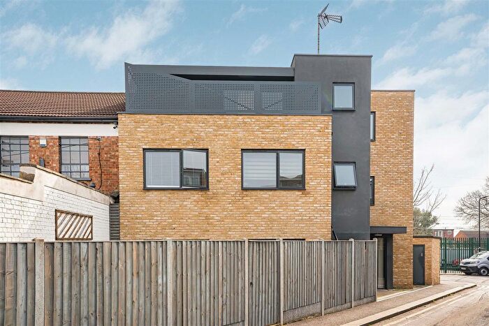 2 Bedroom Flat For Sale In Cart Lane, North Chingford, E4