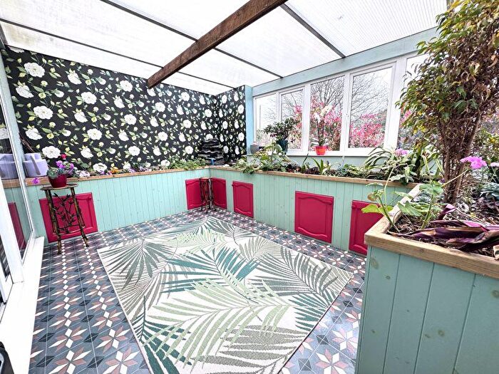 4 Bedroom Bungalow For Sale In Sandford Road, Wareham, BH20