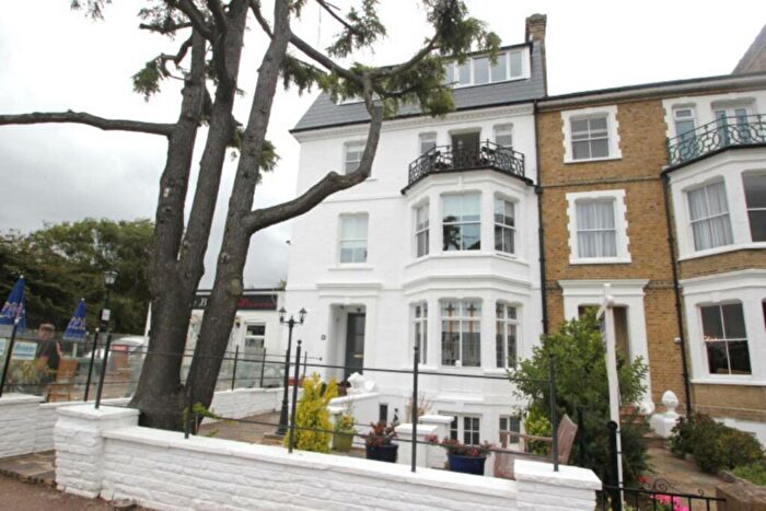 2 Bedroom Flat To Rent In Clifftown Parade, Southend On Sea - Month Let Only, SS1