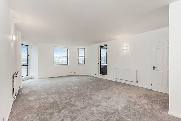 1 Bedroom Flat To Rent In Riverside Court, Vauxhall, SW8